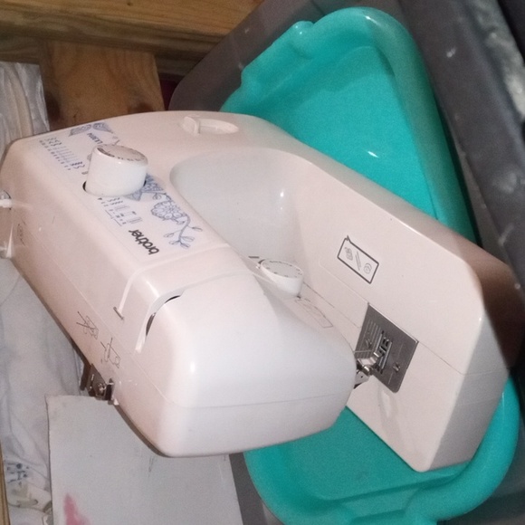 Sewing machine - Picture 6 of 7